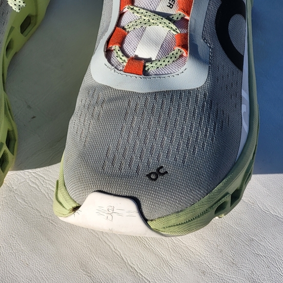 ON Running Cloudstratus Sneakers - Picture 3 of 8